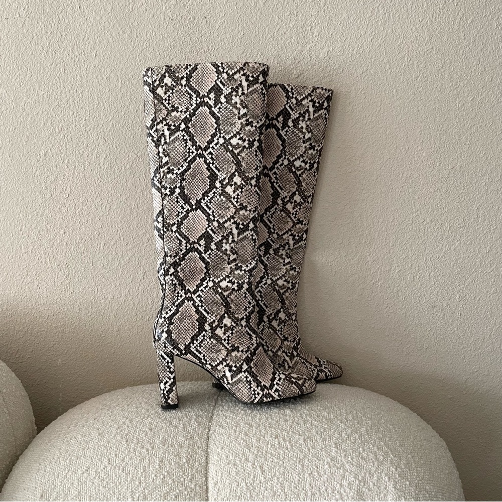 Zara snake print knee high boots size 35 NWOT